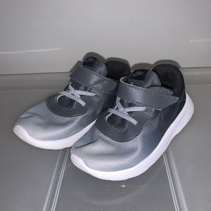 Toddler nike tennis shoes